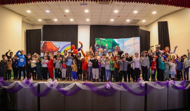 Efeler’de ara tatil tiyatro şenliğine dönüştü
