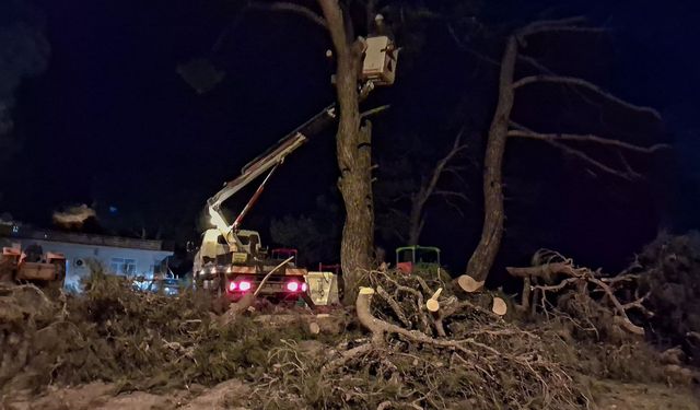 Efeler Belediyesi kuvvetli fırtına ve sağanağa karşı sahada