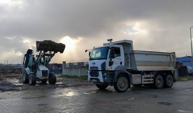 Efeler Belediyesi’nden moloz temizliği