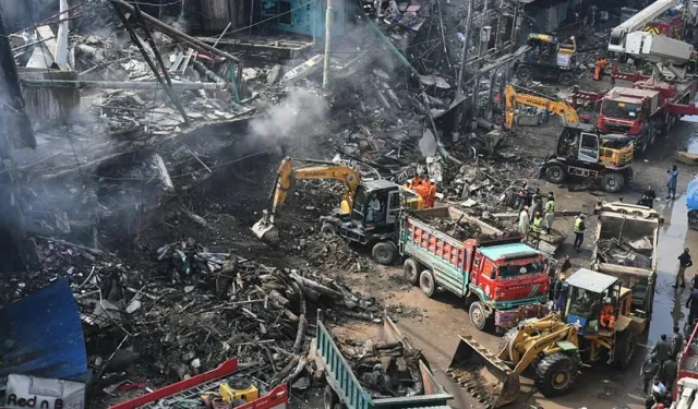 Pakistan'da AVM yangınında bilanço ağırlaşıyor: Ölü kaybı 71'e yükseldi