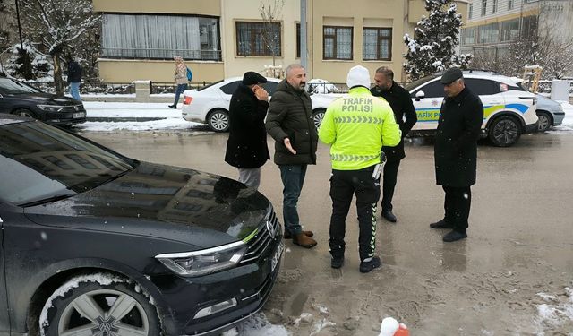 DEM Partili belediye başkanının resmi aracına haciz