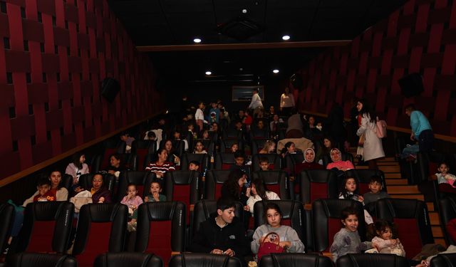 Belediyeden çocuklara yarıyıl tatilinde sürpriz sinema gösterimi