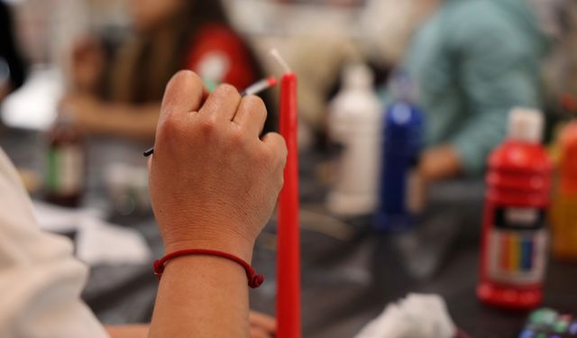 Üç kuşak mum boyama atölyesinde buluştu