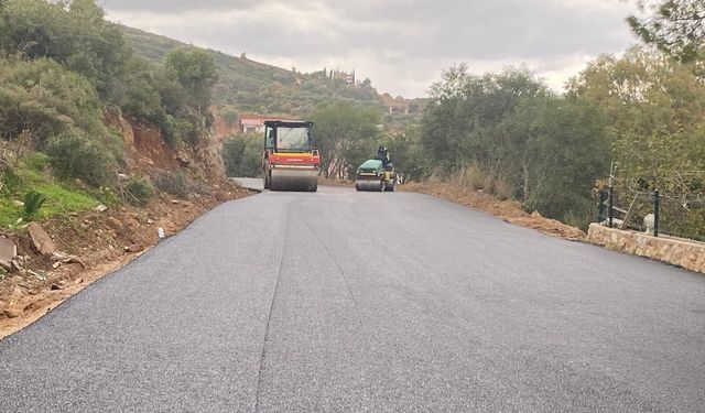 Muğla Büyükşehir Datça’da yol ağını yeniliyor