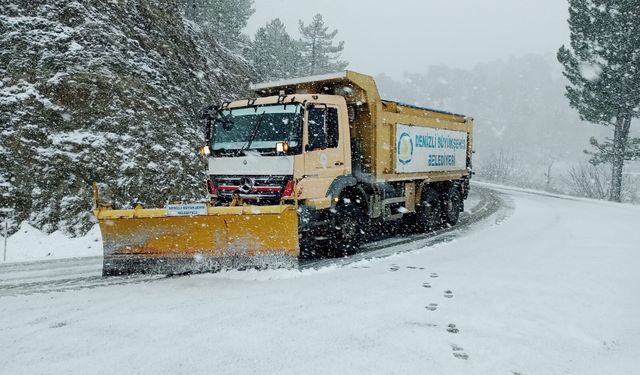Kar yağışıyla birlikte Denizli Büyükşehir sahada