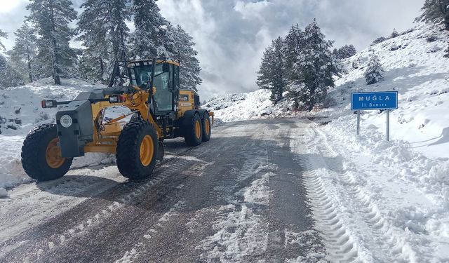 Muğla’da karla mücadele aralıksız sürüyor