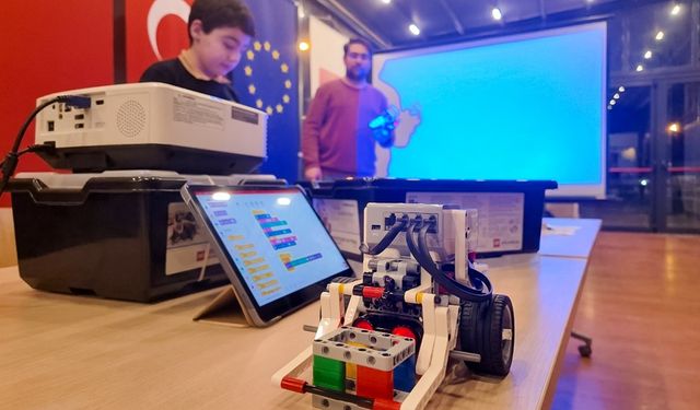 Başkan Yetişkin geleceğin teknolojisini gençlerle buluşturuyor