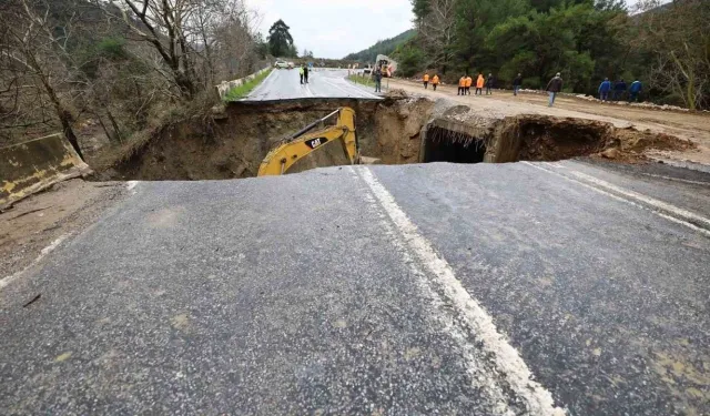 Selçuk–Ortaklar yolunda çökme: ulaşım durdu