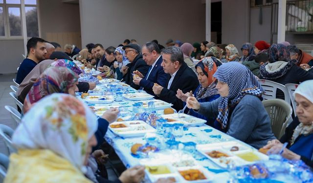 Efeler'in ilk iftar sofrası Alanlı Mahallesi'nde kuruldu
