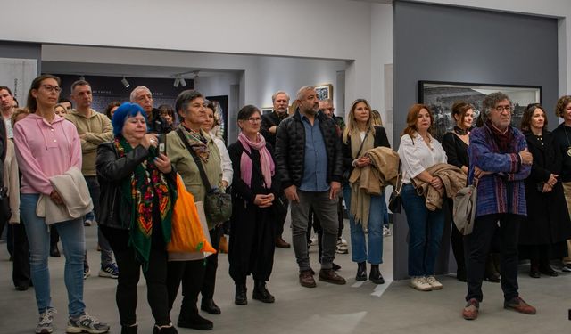 Sözcükler ve fotoğraflar ada modern’de bir araya geldi