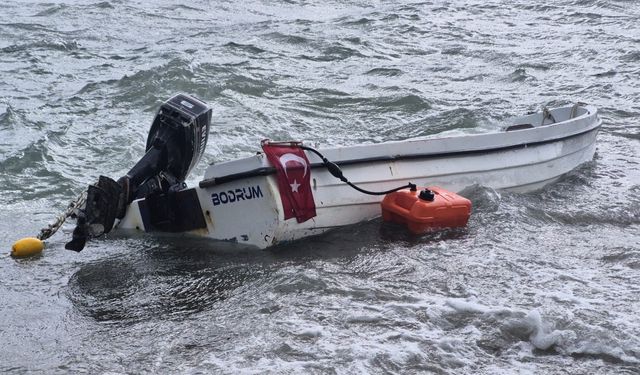 Bodrum’da fırtına tekneleri kıyıya sürükledi