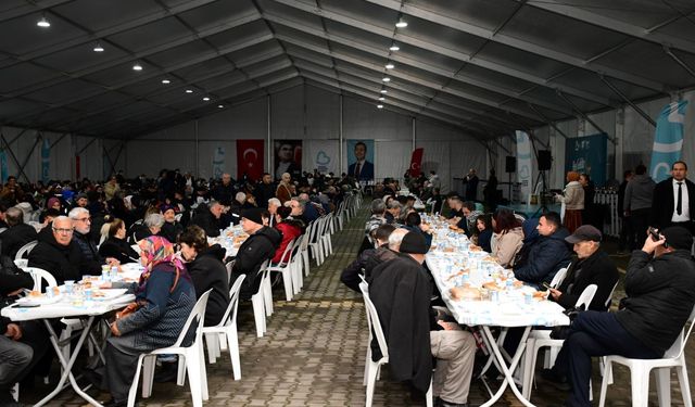 Balıkesir Büyükşehir, ilk iftarını vatandaşlarıyla yaptı