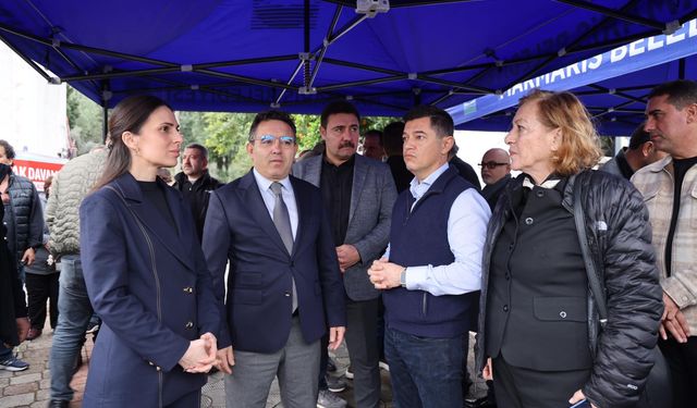 Marmaris'te  depremde yitirilen canlar anıldı