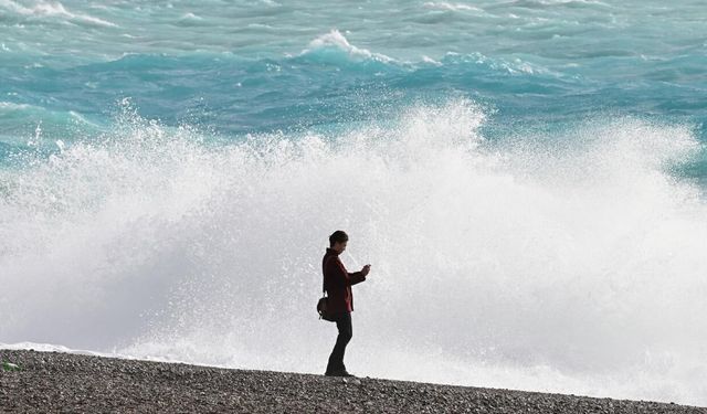 Denizlerde fırtına uyarısı