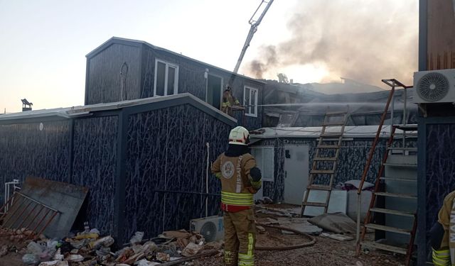 İşçi konteynerinde çıkan yangın kontrol altına alındı