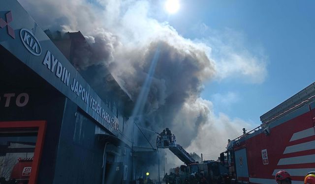 Buca 6’ncı Sanayi Sitesi’nde yedek parça dükkanında yangın paniği