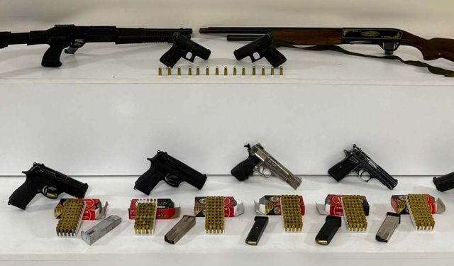 Bornova’da aileye silah operasyonu: 3 tutuklama