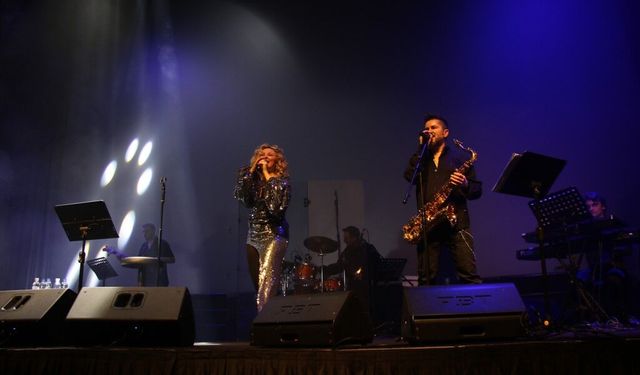 Pınar Aylin ile 90'lar gecesi özel çocuklara umut oldu