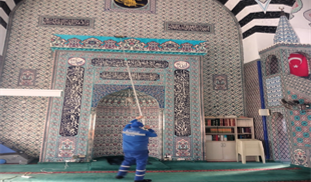 İzmir'in camilerinde bayram temizliği
