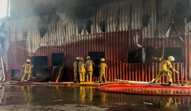 İzmir Karabağlar’da korkutan yangın