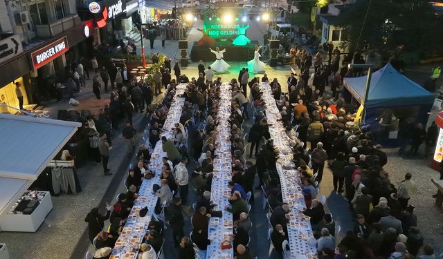 İzmir’in zirvesi Buca’daki iftar sofrasında buluştu