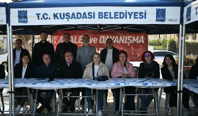 Kuşadası'nda "Demokrasi Nöbeti" başladı
