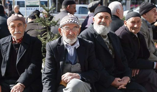 Emeklilere bayram ikramiyesi ödemeleri başladı