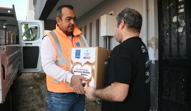 Kuşadası’nda ihtiyaç sahiplerine  gıda kolisi ulaştırıldı