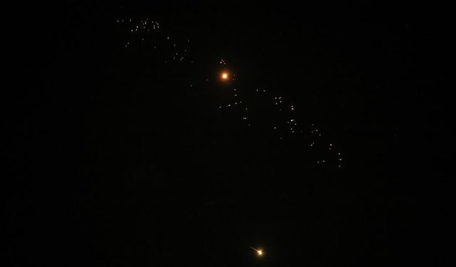 İran ordusu: Dubai'de bir otel kamikaze İHA'larla vuruldu