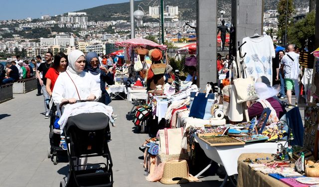 Kuşadalı kadınlara pozitif ayrımcılık: 'Eşit ve güçlü bir gelecek'