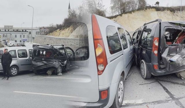 Arnavutköy’de zincirleme kaza: 6 yaralı