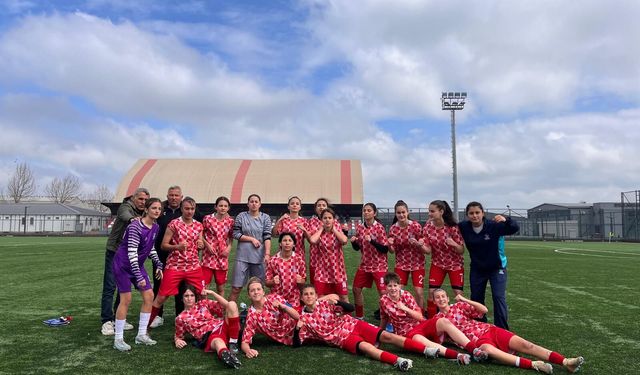 Konak Belediyespor şampiyonluk yolunda ilerliyor