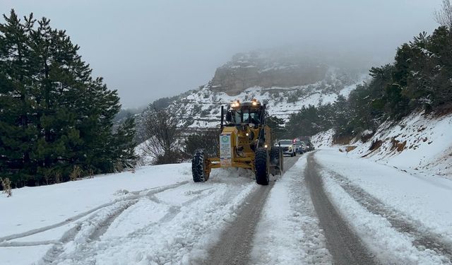 Manisa Büyükşehir Belediyesinden Spil Dağı’nda kar mesaisi