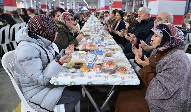 Manisa Büyükşehir Belediyesinin iftar sofrası Soma’da kuruldu