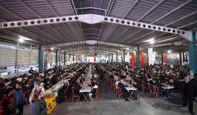 İftar sofrası bu kez İlbalde Mahallesi'ne kuruldu