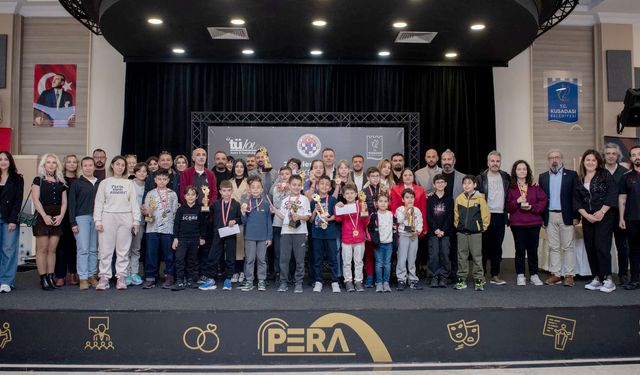 Satranç'ta kupa ve madalyalar sahiplerini buldu