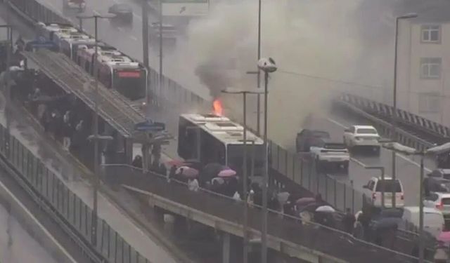 Şişli’de metrobüste yangın paniği