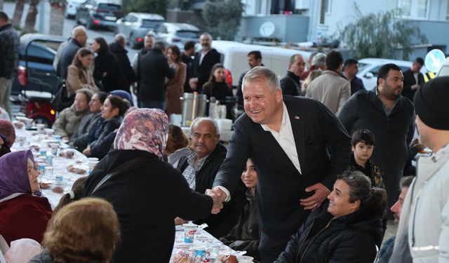 Urla’da Ramazan’ın bereketi dayanışma sofralarında paylaşıldı