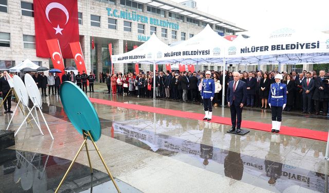 Nilüfer, 23 Nisan’ı Cumhuriyet Meydanı’nda kutladı