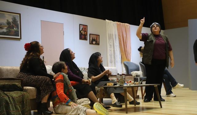 Büyük İlgi Gören ‘Canım Komşularım’ Yeniden Sahnede