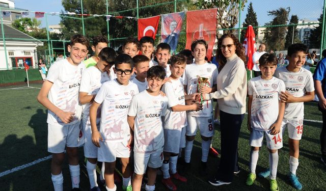 Karşıyaka'da bayram coşkusu sahalarda yaşanacak