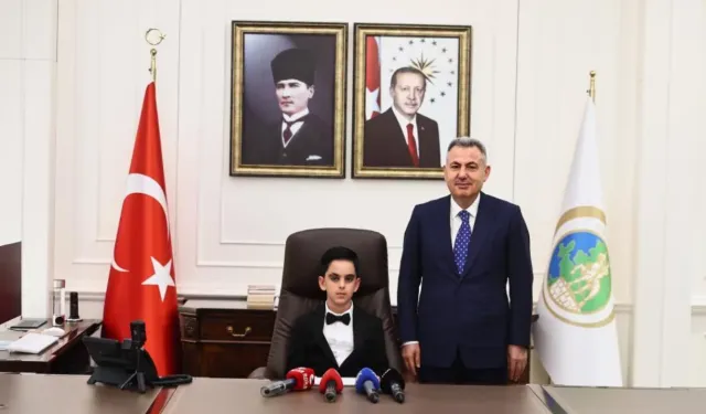 İzmir’de 23 Nisan’da temsili vali devir teslimi