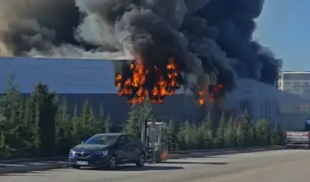 Sincan’daki boya fabrikasında yangın paniği