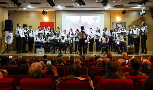 Buca'da notalar farkındalık için yükseldi