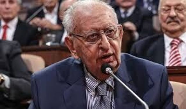 Hüsamettin Cindoruk hayatını kaybetti