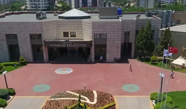 Mersin Yenişehir Belediyesi’ne şafak operasyonu