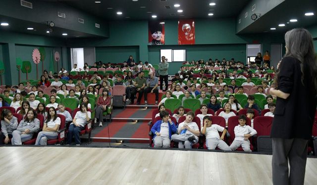 Kuşadası’nda öğrencilere sosyal girişimcilik semineri