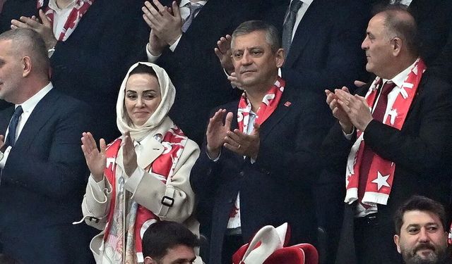 Özgür Özel’den TFF Başkanı’na tebrik telefonu