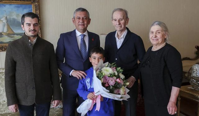 Özgür Özel’den Selvi’ye geçmiş olsun ziyareti