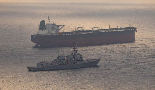 CENTCOM: İran’a giden gemi durduruldu